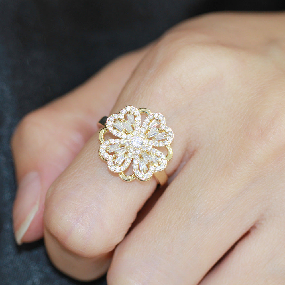 Mystic Fortune Clover Spin Ring