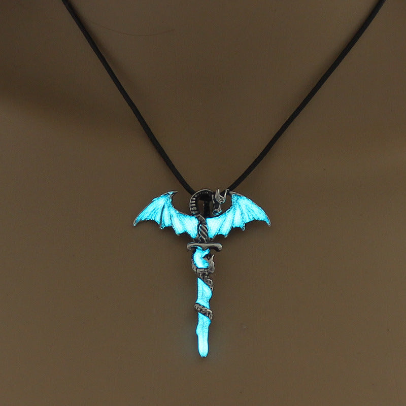 Collar Luminoso de Luna Creciente y Dragón