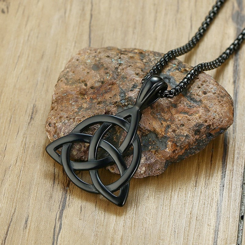 IRISH CELTIC KNOT TRIQUETRA NECKLACE