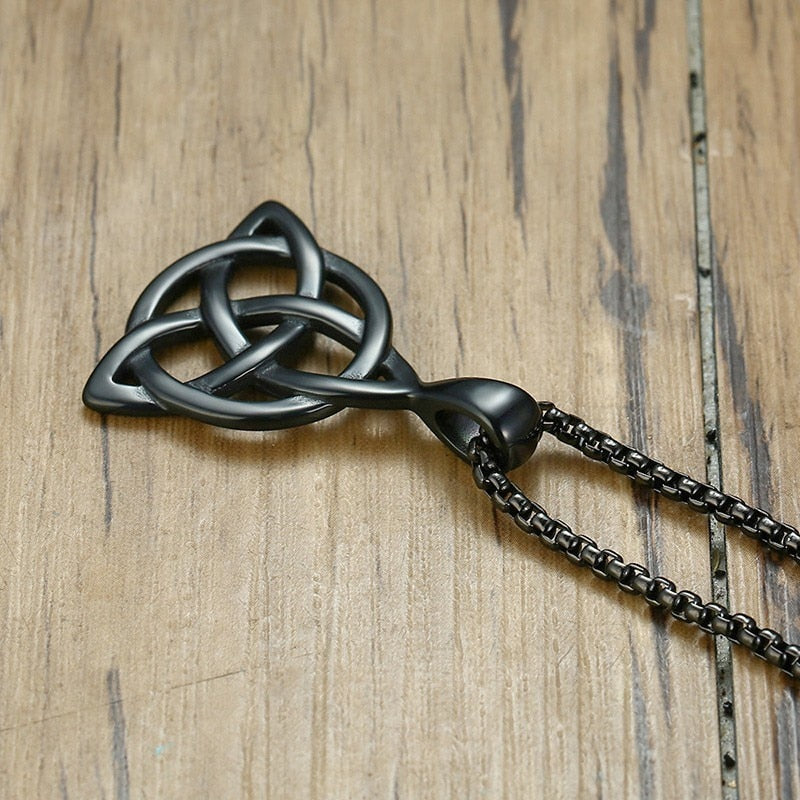 IRISH CELTIC KNOT TRIQUETRA NECKLACE
