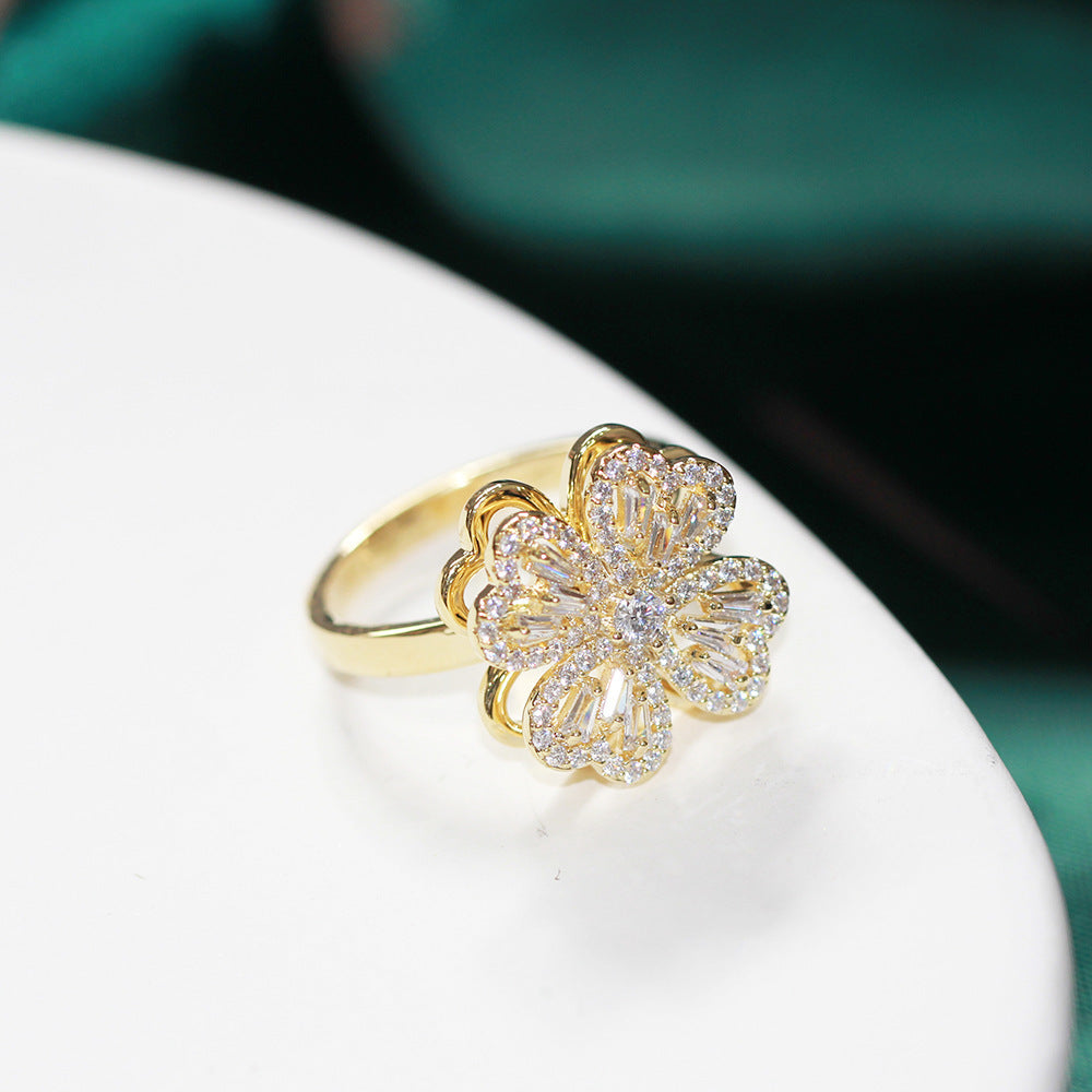 Mystic Fortune Clover Spin Ring