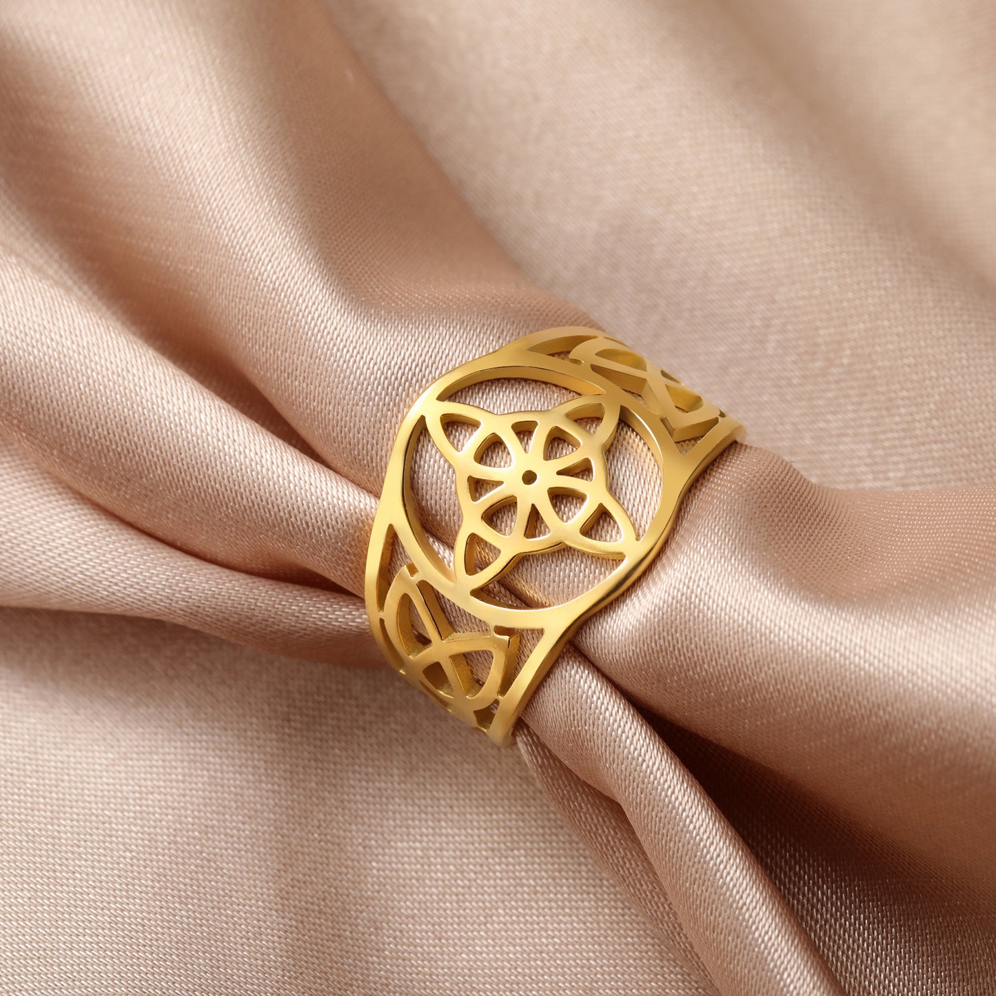 Circle of the Witches Knot Ring