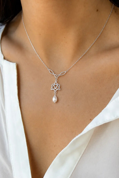 COLLAR DE PROTECCIÓN CON NUDO DE TRINIDAD DEL CORAZÓN DE BRGHID 