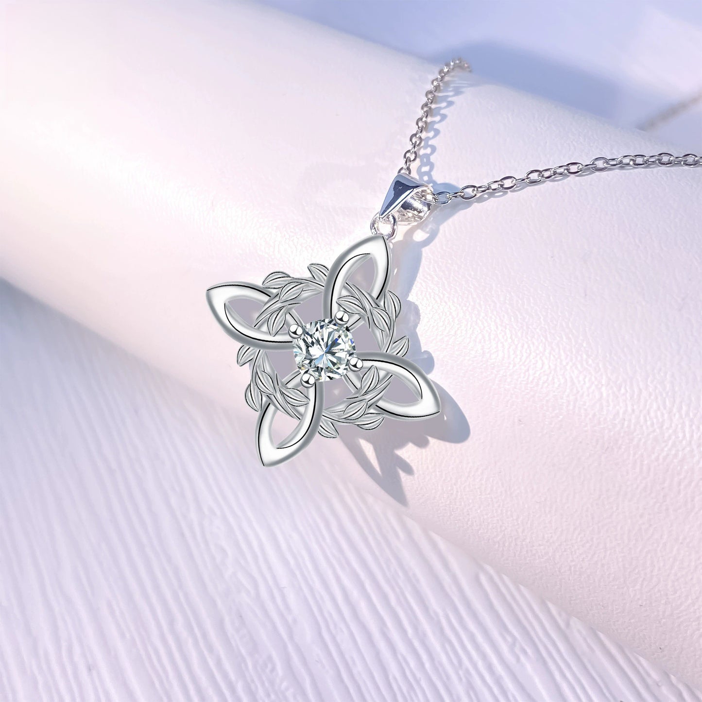 Verdant Witches' Knot Necklace