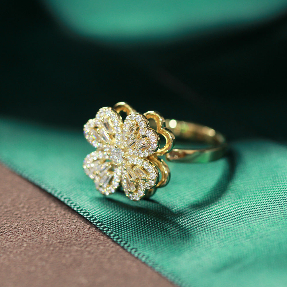 Mystic Fortune Clover Spin Ring