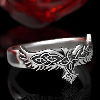 Witch’s Knot Raven Guardian Ring