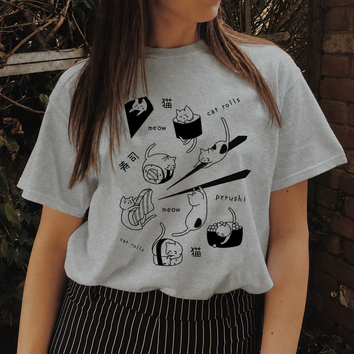Sushi Cat Familiar T-Shirt in gray with black graphic