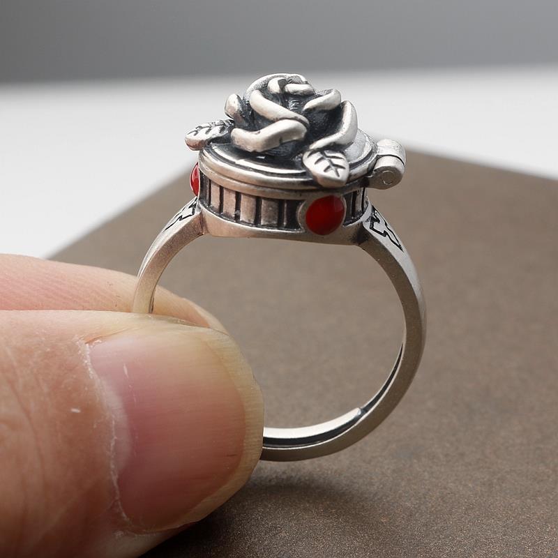 Enchanted Rose Ring: Openable Bloom of Mystery and Beauty